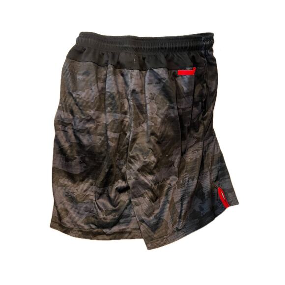 AND1 Black Red Basketball Shorts Mens L - Picture 2 of 4